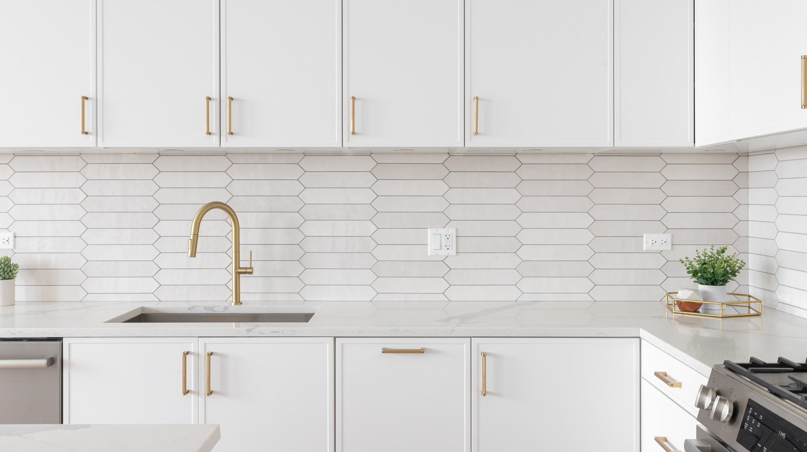 VSB3621-SSW: Slim Shaker White 36"W x 34-1/2"H x 21"D 2 Doors & 1 False Drawer Vanity Sink Base Cabinets